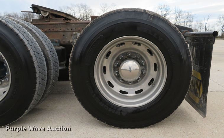 image for item DI2035 1995 Freightliner FLD semi truck