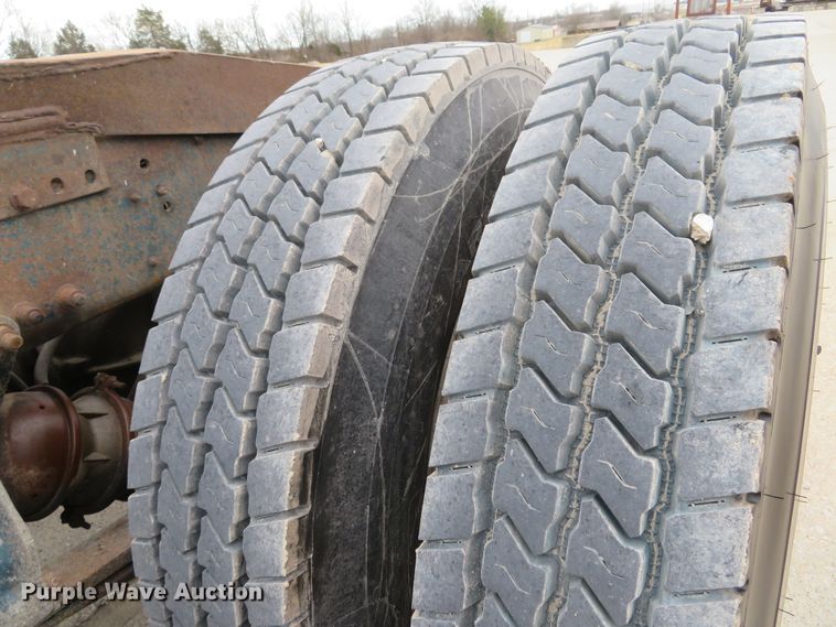 image for item DI2035 1995 Freightliner FLD semi truck