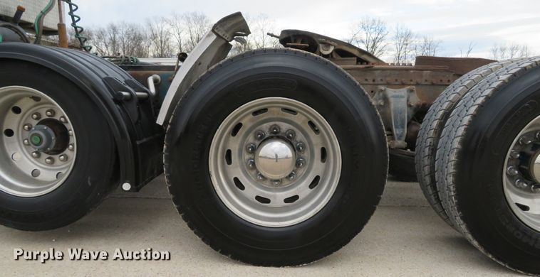 image for item DI2035 1995 Freightliner FLD semi truck