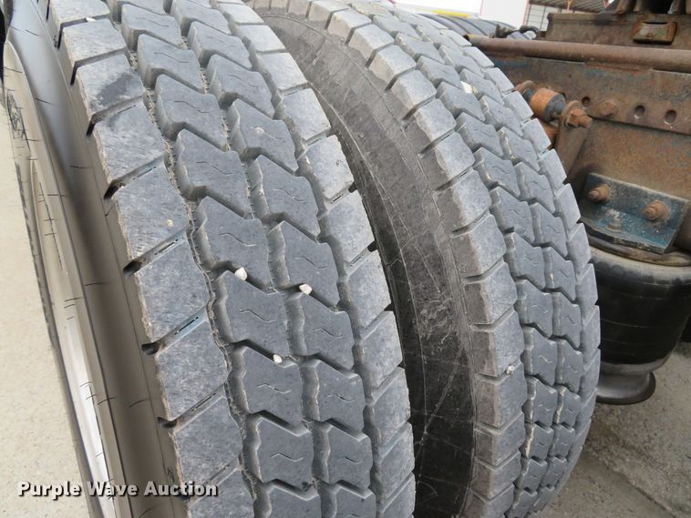 image for item DI2035 1995 Freightliner FLD semi truck