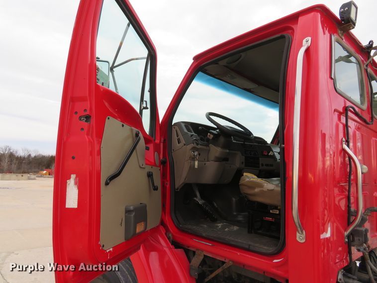 image for item DI2036 2006 Sterling LT9513 semi truck