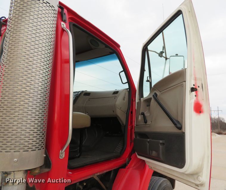 image for item DI2036 2006 Sterling LT9513 semi truck