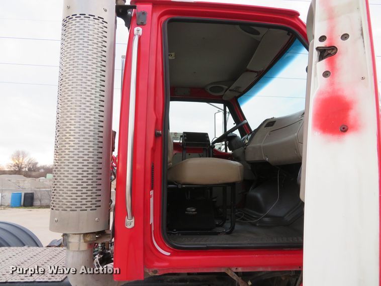 image for item DI2036 2006 Sterling LT9513 semi truck