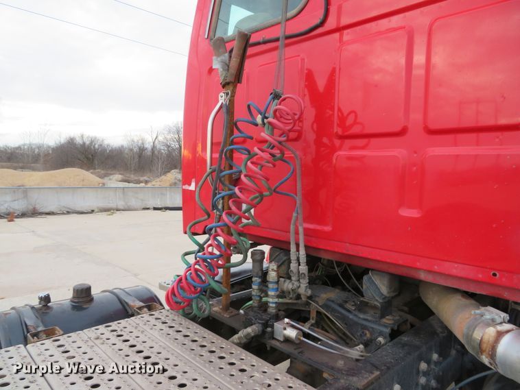 image for item DI2036 2006 Sterling LT9513 semi truck