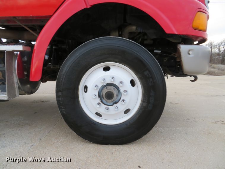 image for item DI2036 2006 Sterling LT9513 semi truck