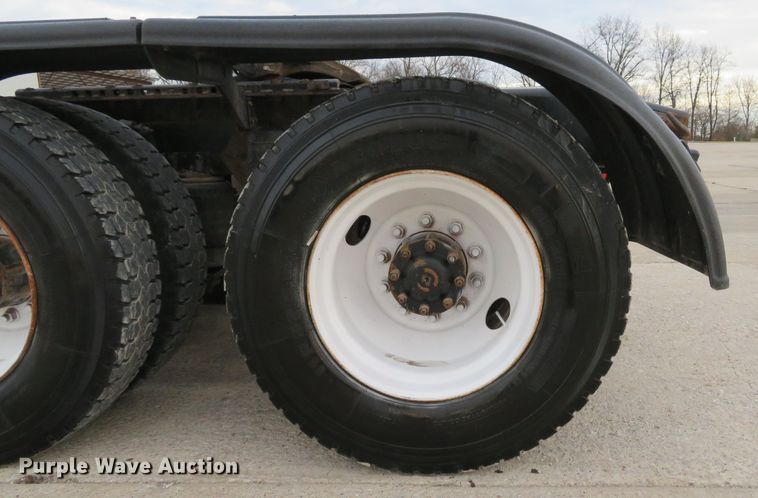 image for item DI2036 2006 Sterling LT9513 semi truck