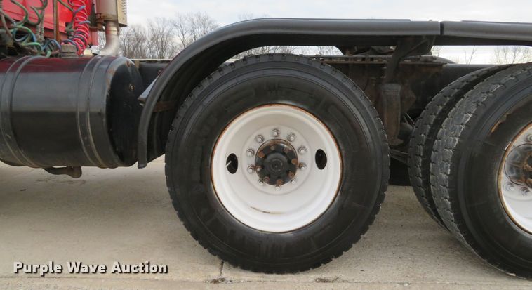 image for item DI2036 2006 Sterling LT9513 semi truck