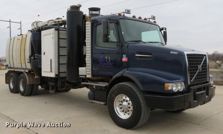 image for item DI2037 2008 Volvo VHD hydrovac truck