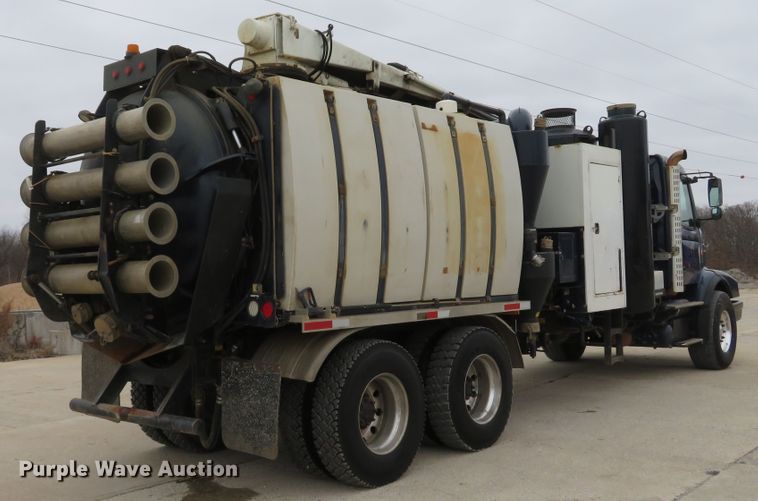 image for item DI2037 2008 Volvo VHD hydrovac truck