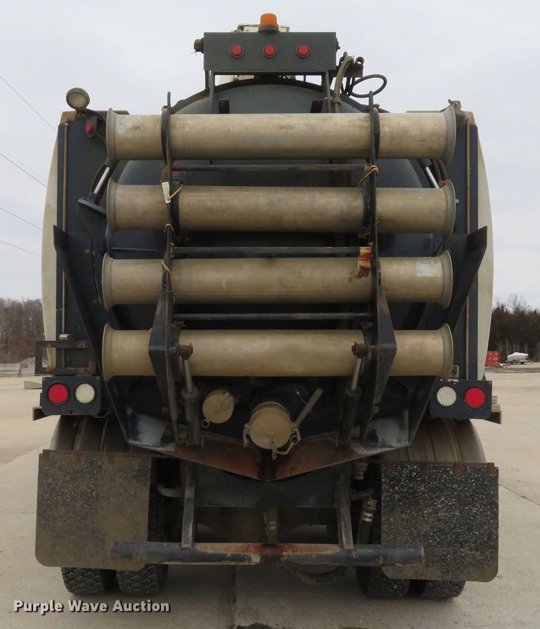 image for item DI2037 2008 Volvo VHD hydrovac truck