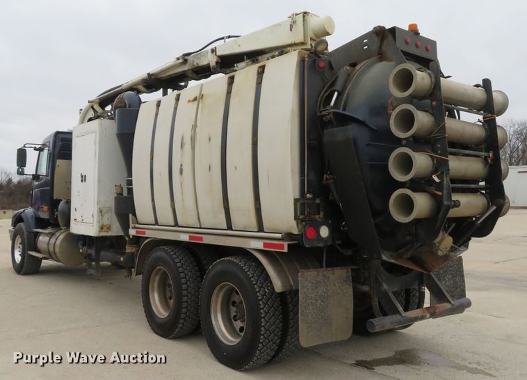 image for item DI2037 2008 Volvo VHD hydrovac truck