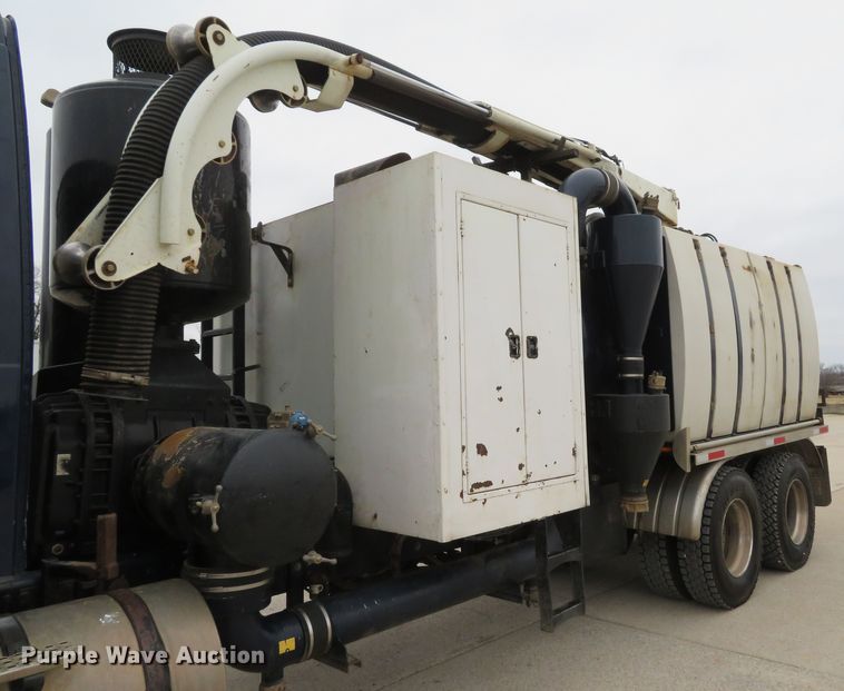 image for item DI2037 2008 Volvo VHD hydrovac truck