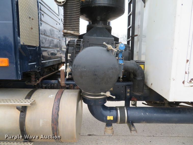 image for item DI2037 2008 Volvo VHD hydrovac truck