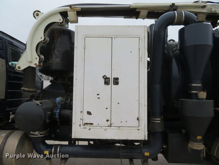 image for item DI2037 2008 Volvo VHD hydrovac truck