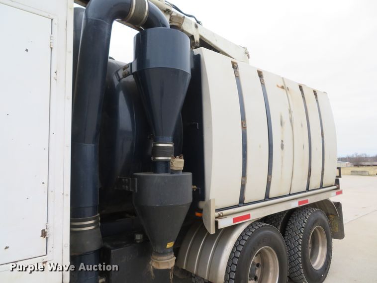 image for item DI2037 2008 Volvo VHD hydrovac truck