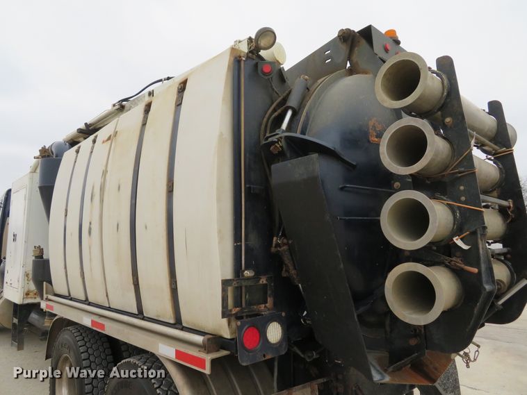 image for item DI2037 2008 Volvo VHD hydrovac truck