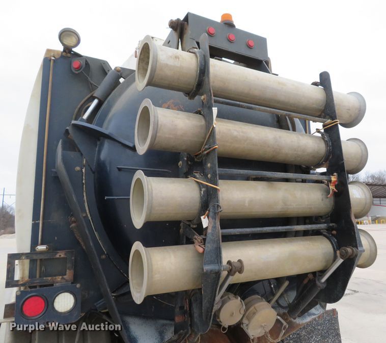 image for item DI2037 2008 Volvo VHD hydrovac truck