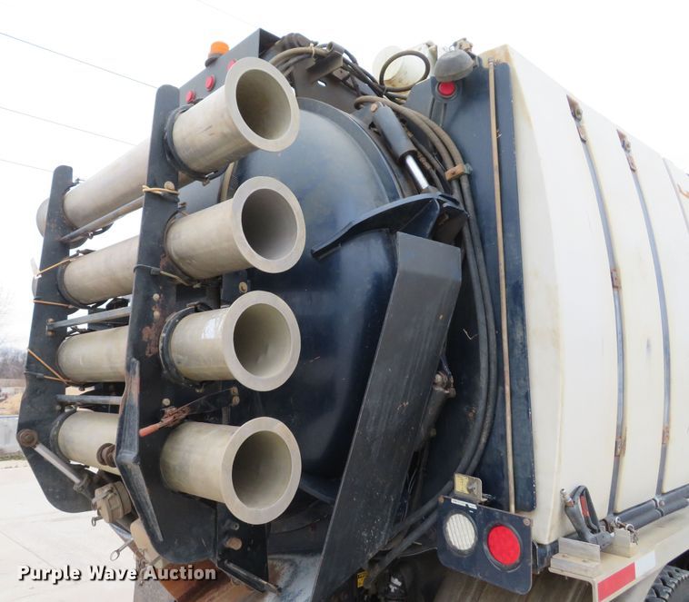 image for item DI2037 2008 Volvo VHD hydrovac truck