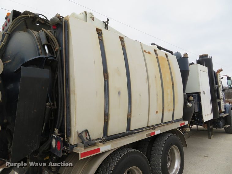 image for item DI2037 2008 Volvo VHD hydrovac truck