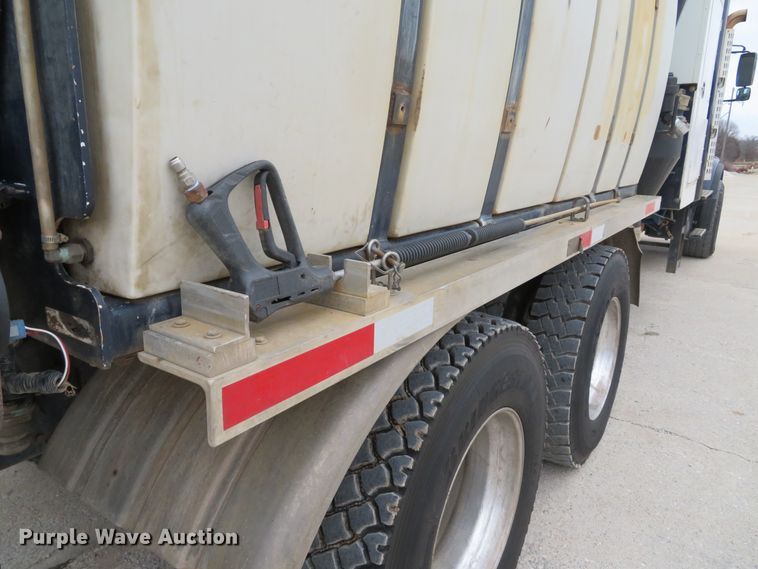 image for item DI2037 2008 Volvo VHD hydrovac truck