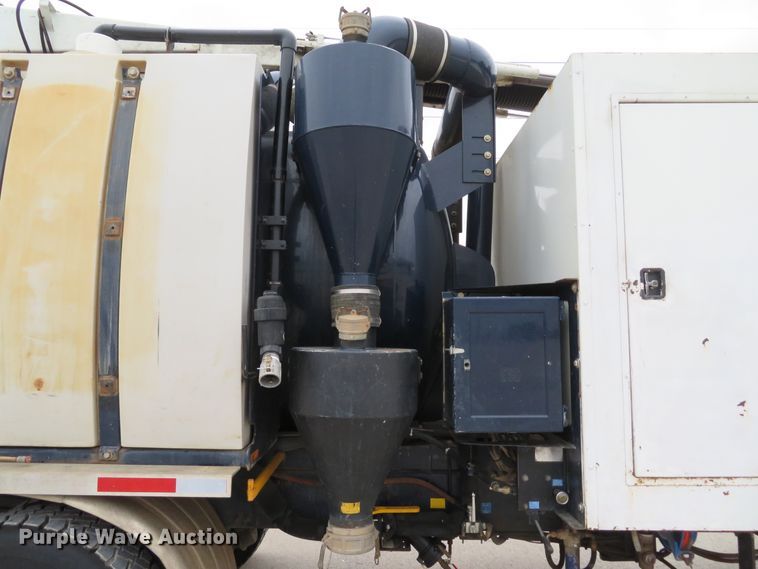 image for item DI2037 2008 Volvo VHD hydrovac truck