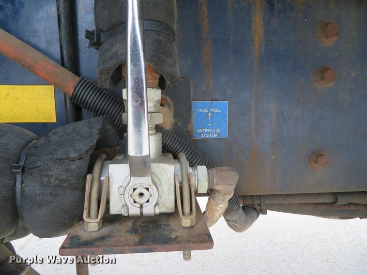 image for item DI2037 2008 Volvo VHD hydrovac truck