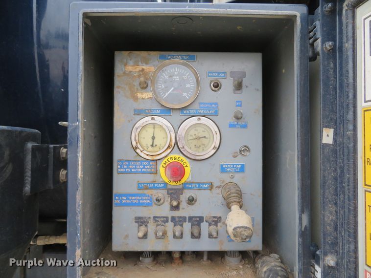 image for item DI2037 2008 Volvo VHD hydrovac truck