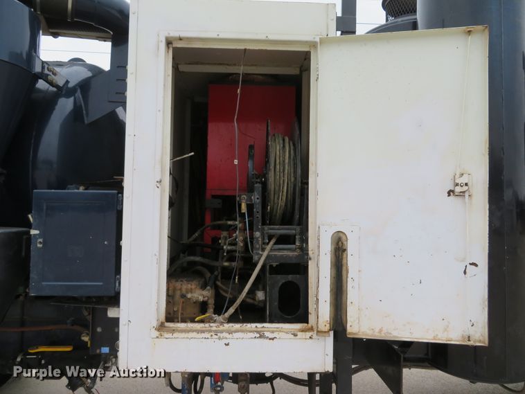 image for item DI2037 2008 Volvo VHD hydrovac truck