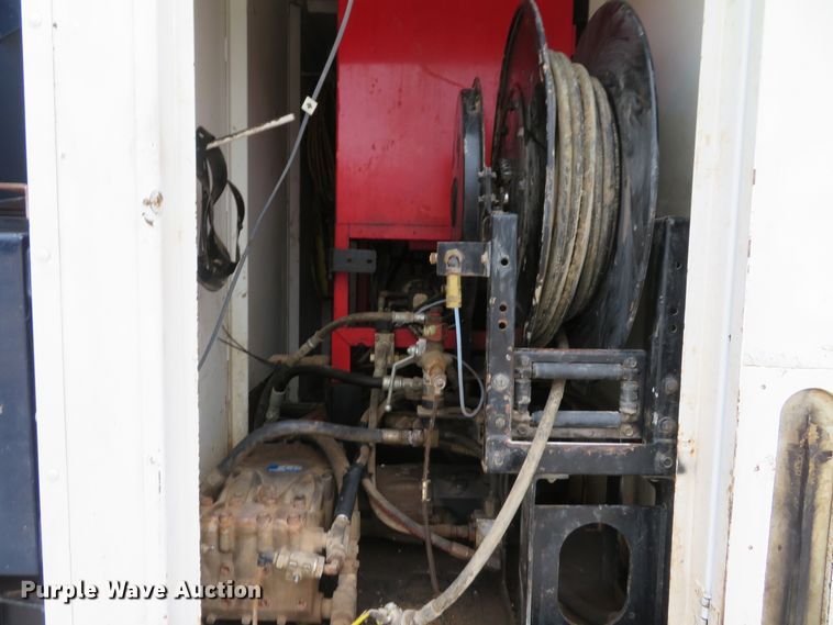 image for item DI2037 2008 Volvo VHD hydrovac truck