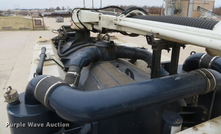 image for item DI2037 2008 Volvo VHD hydrovac truck