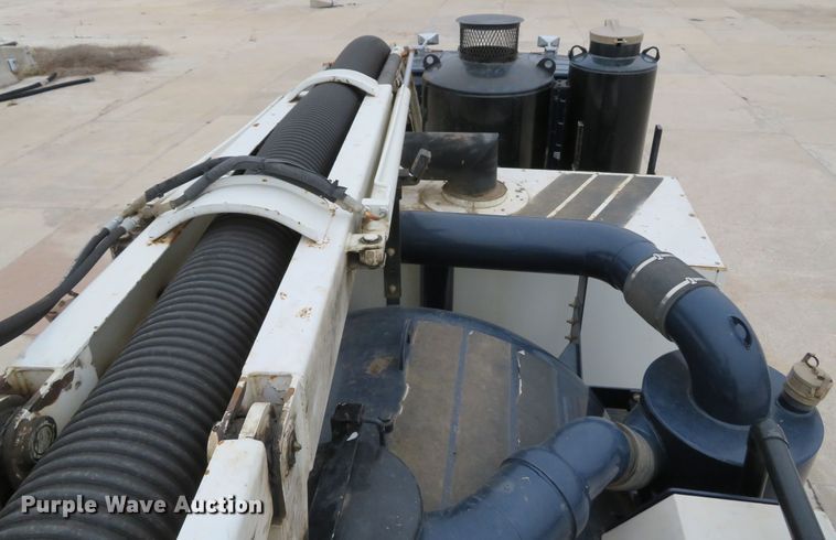 image for item DI2037 2008 Volvo VHD hydrovac truck