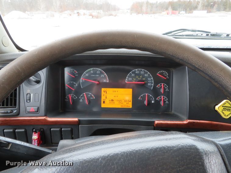 image for item DI2037 2008 Volvo VHD hydrovac truck