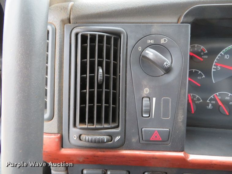 image for item DI2037 2008 Volvo VHD hydrovac truck