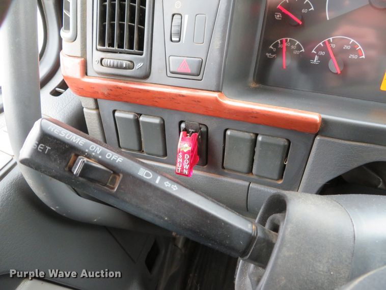 image for item DI2037 2008 Volvo VHD hydrovac truck