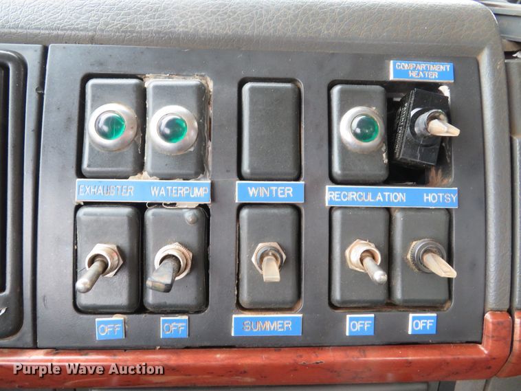 image for item DI2037 2008 Volvo VHD hydrovac truck