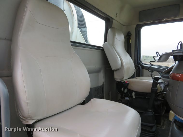 image for item DI2037 2008 Volvo VHD hydrovac truck