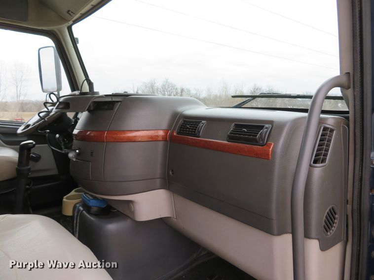 image for item DI2037 2008 Volvo VHD hydrovac truck