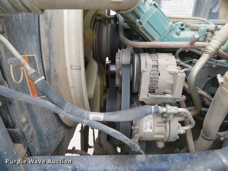 image for item DI2037 2008 Volvo VHD hydrovac truck