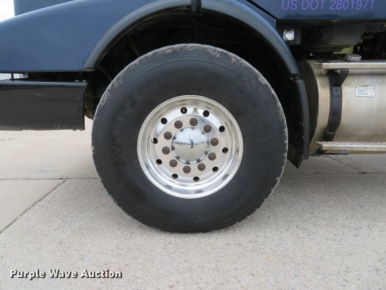 image for item DI2037 2008 Volvo VHD hydrovac truck