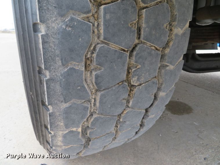 image for item DI2037 2008 Volvo VHD hydrovac truck