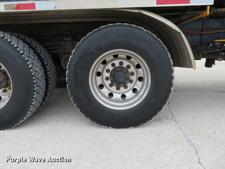 image for item DI2037 2008 Volvo VHD hydrovac truck