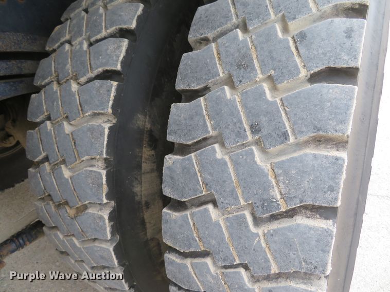 image for item DI2037 2008 Volvo VHD hydrovac truck