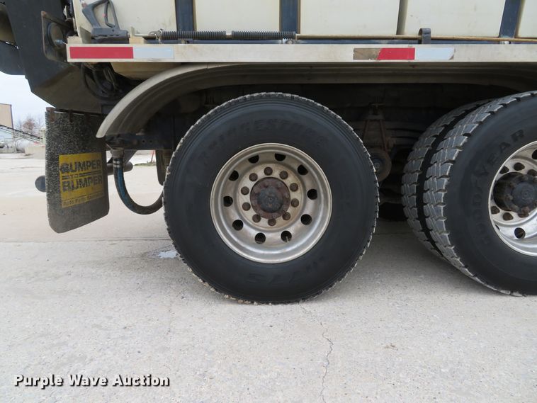 image for item DI2037 2008 Volvo VHD hydrovac truck