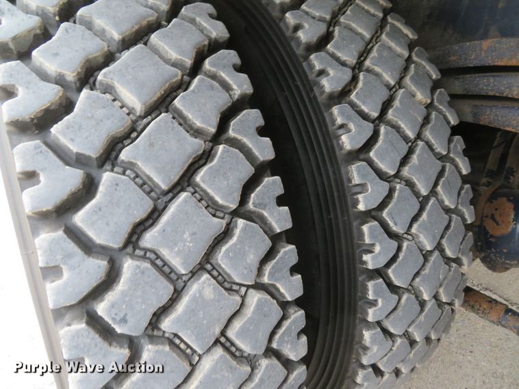 image for item DI2037 2008 Volvo VHD hydrovac truck