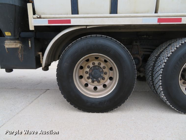 image for item DI2037 2008 Volvo VHD hydrovac truck