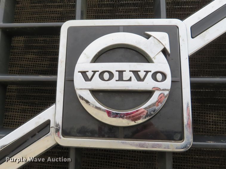 image for item DI2037 2008 Volvo VHD hydrovac truck