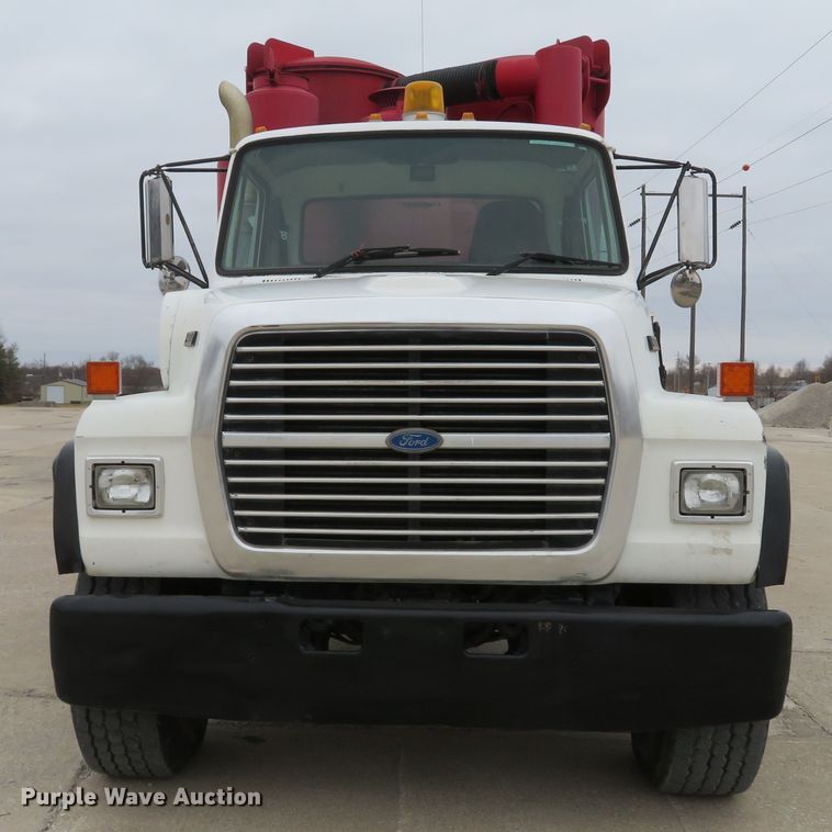 image for item DI2038 1995 Ford L9000 vacuum truck