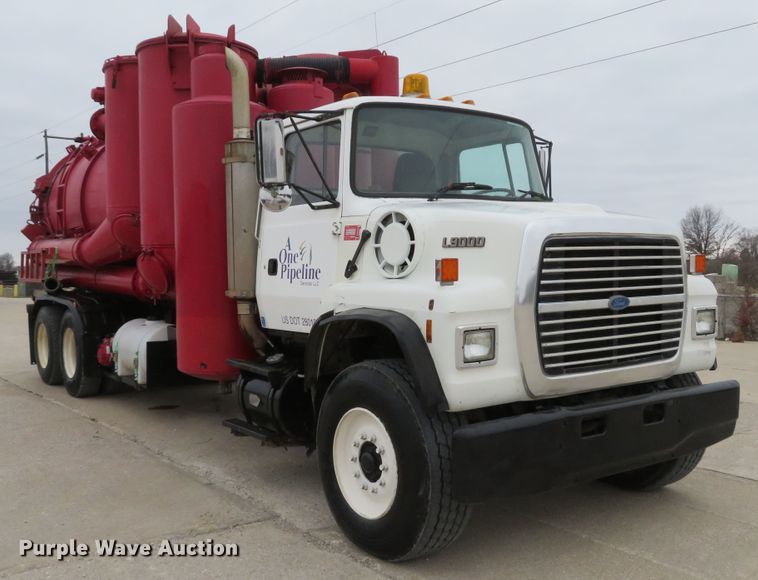 image for item DI2038 1995 Ford L9000 vacuum truck