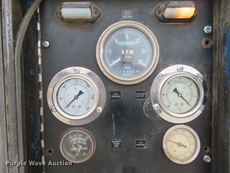 image for item DI2038 1995 Ford L9000 vacuum truck