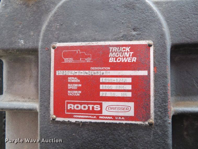 image for item DI2038 1995 Ford L9000 vacuum truck